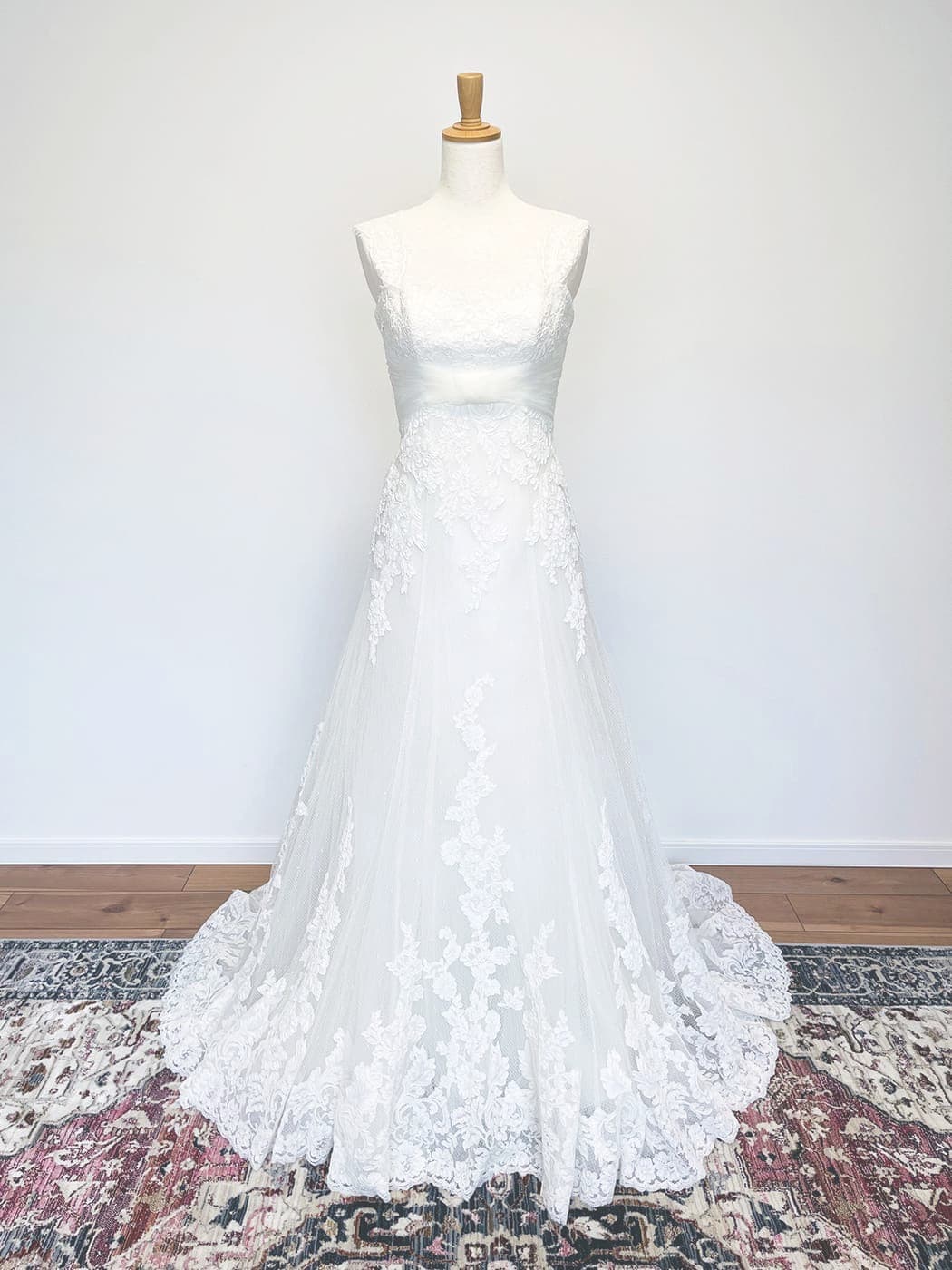 overthemonndressトップページコレクション画像4